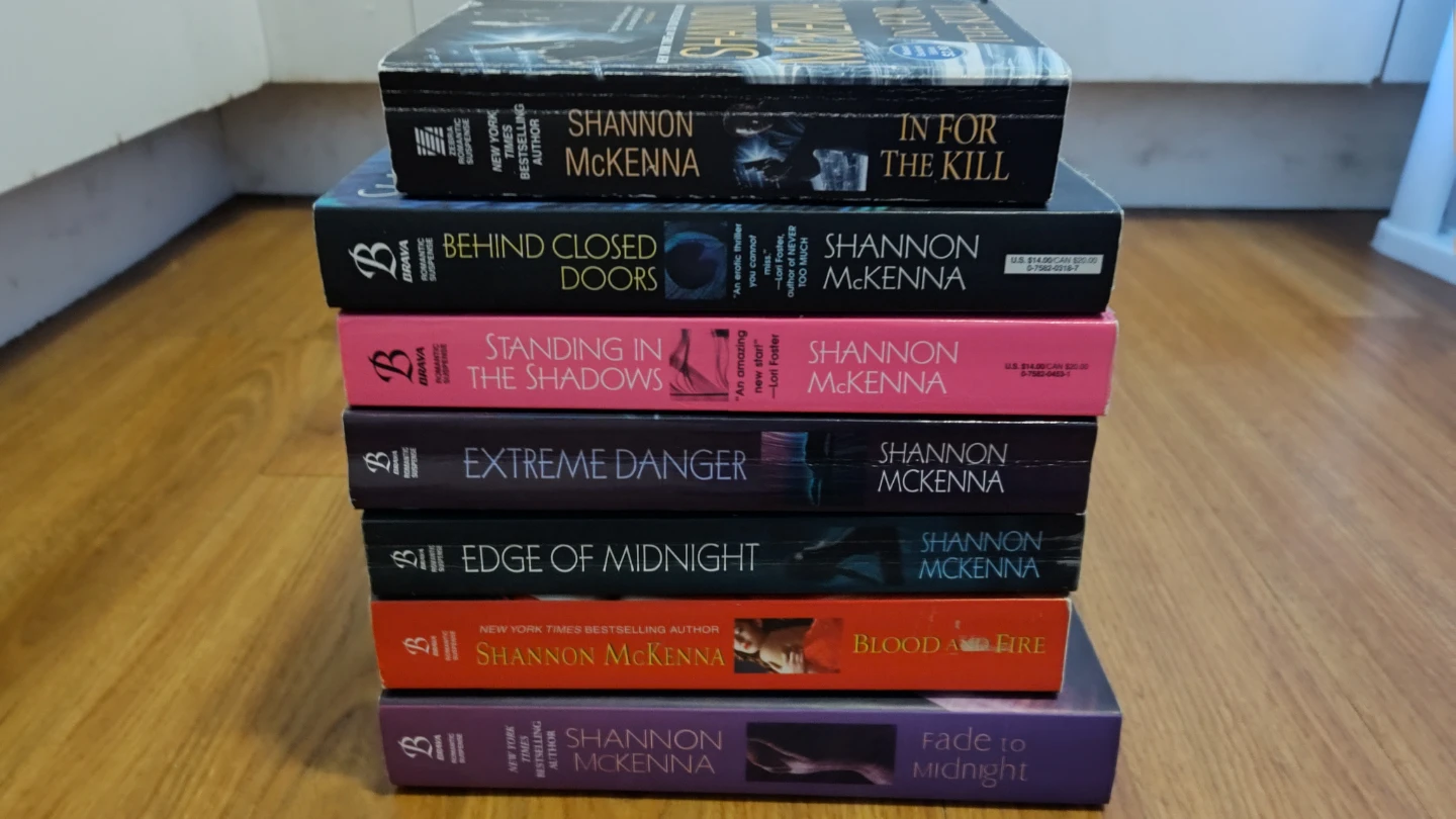 Thrifty pick!!! Selling a lot of 7 books by Shannon McKenna!🥕 - photo 2