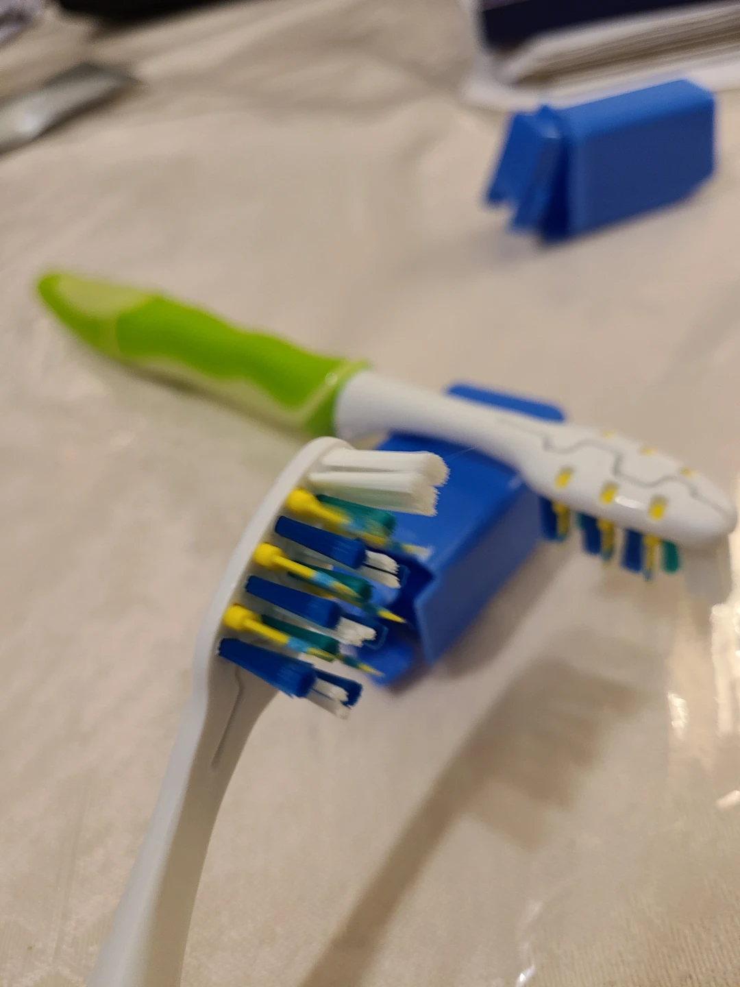 Oral-B Toothbrushes (2-Pack) - Green & Purple #new - photo 3
