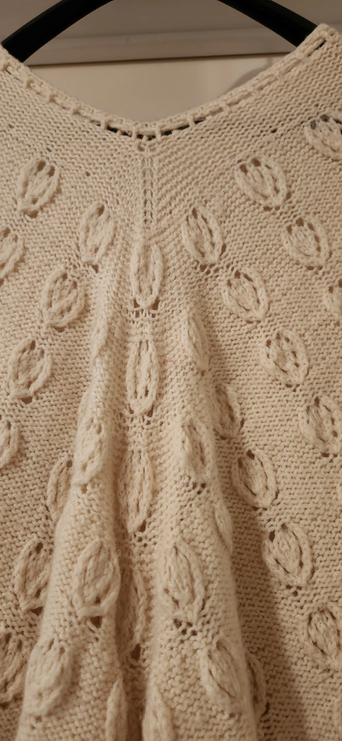 100% wool vintage Cream Knit Poncho with Tassels and Fringe - photo 4