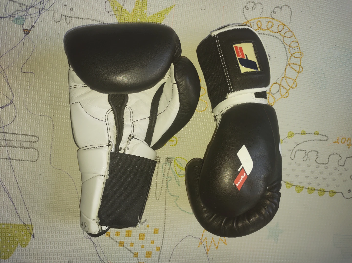 Fighting Tri-Tech Boxing Gloves - photo 2