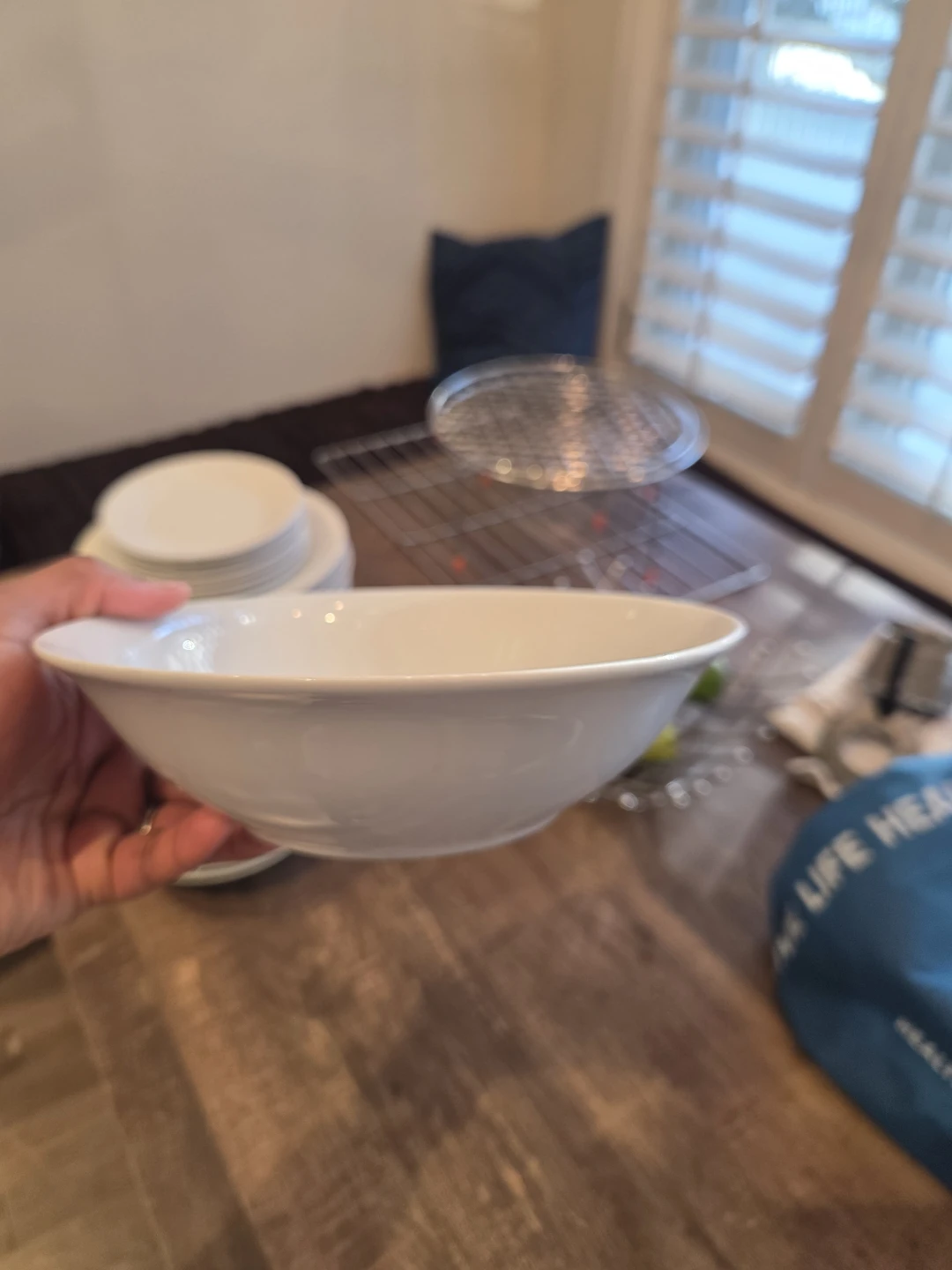 Set of 12 White Dinner Plates and 6 Bowls - photo 2