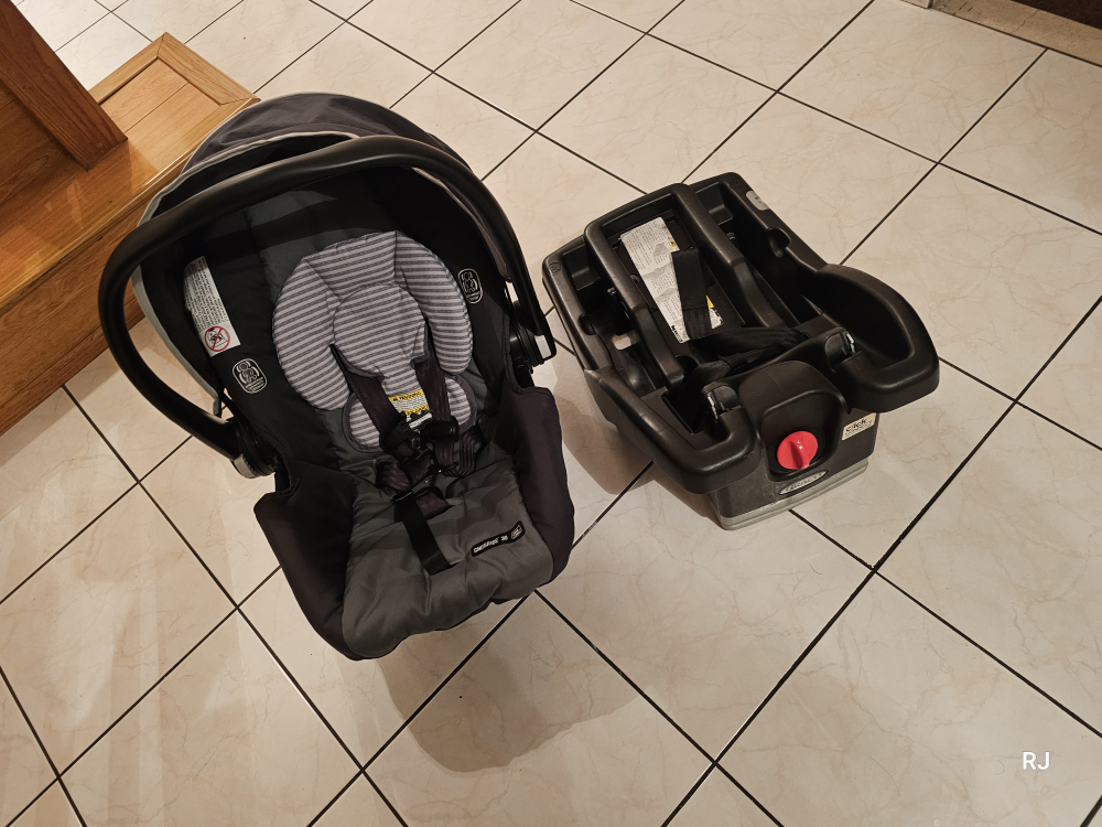 Graco SnugRide Infant Car Seat with Base