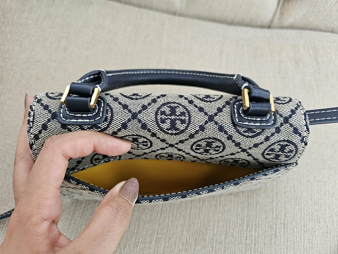 Authentic Tory Burch Handbag - photo 3