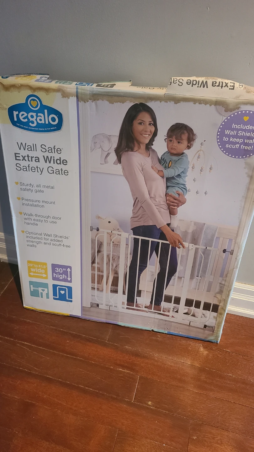 Regalo Wall Safe Extra Wide Safety Gate