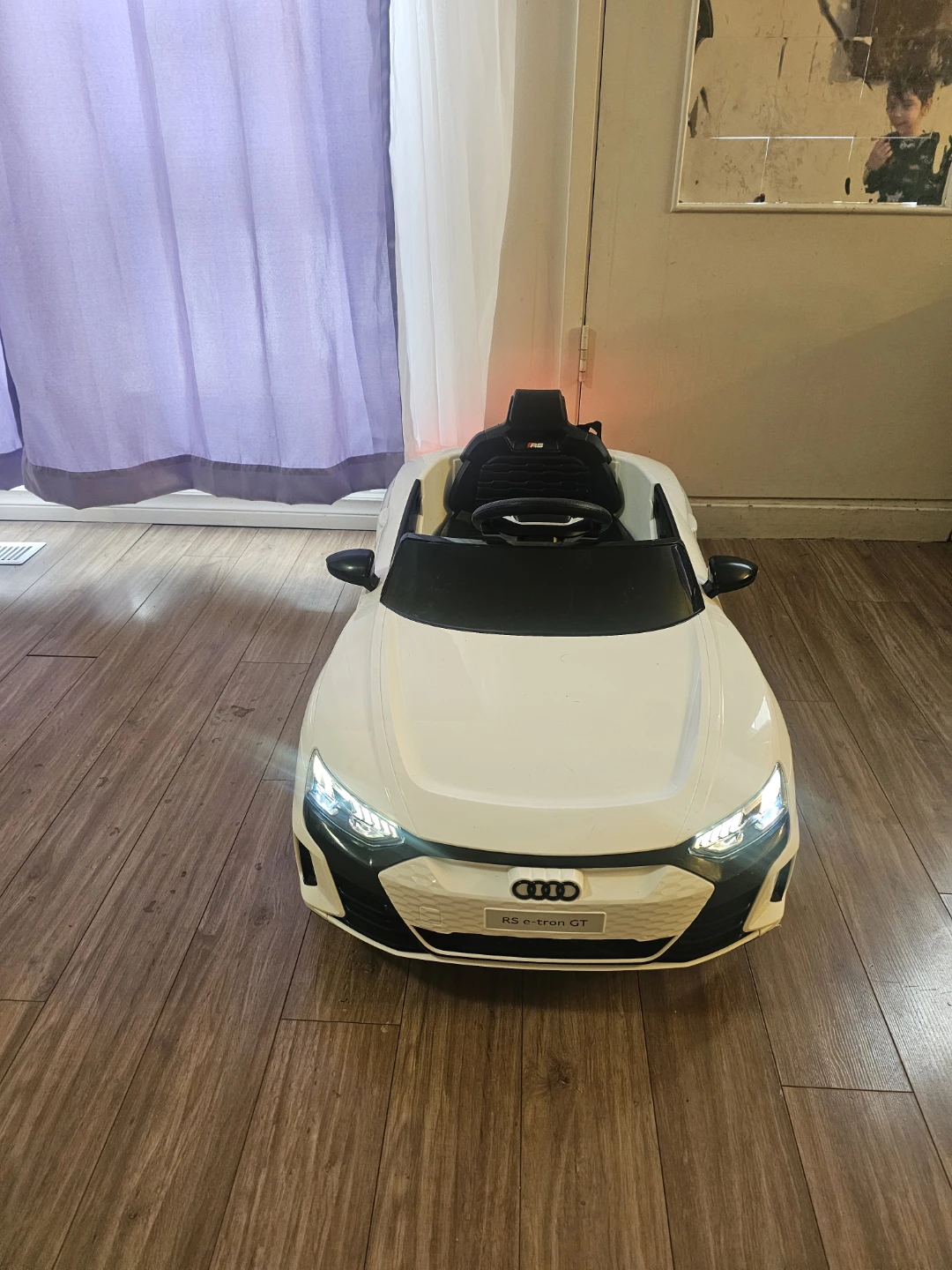 Audi RS e-tron GT Ride-On Car - White