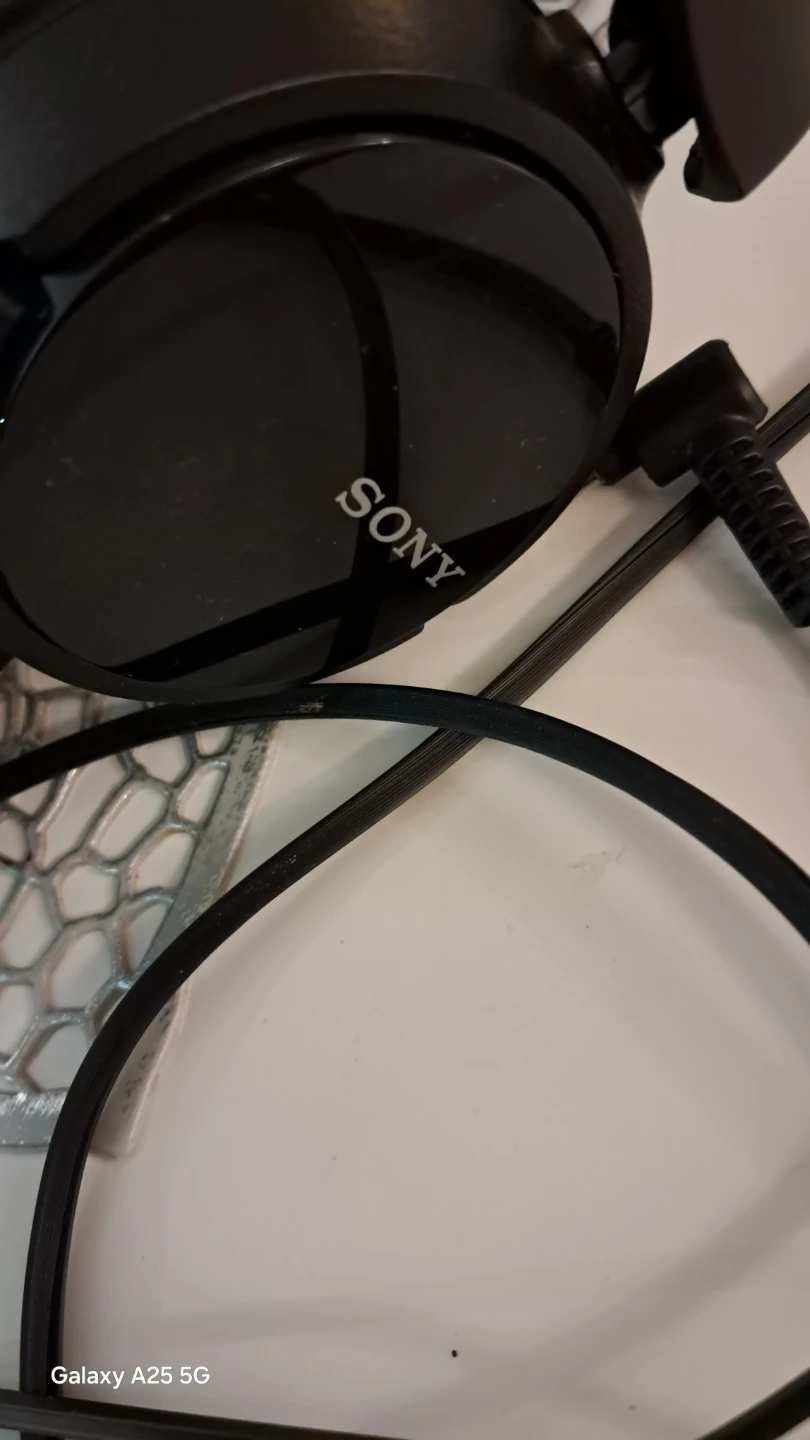 Sony Black Over-Ear Headphones - photo 3