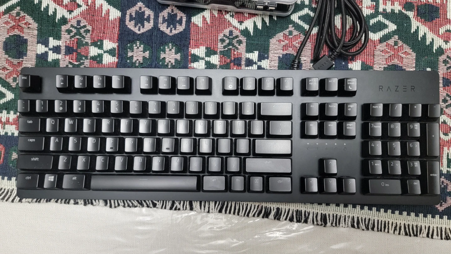 Razer Huntsman Full-Size Gaming Keyboard Like New - photo 2