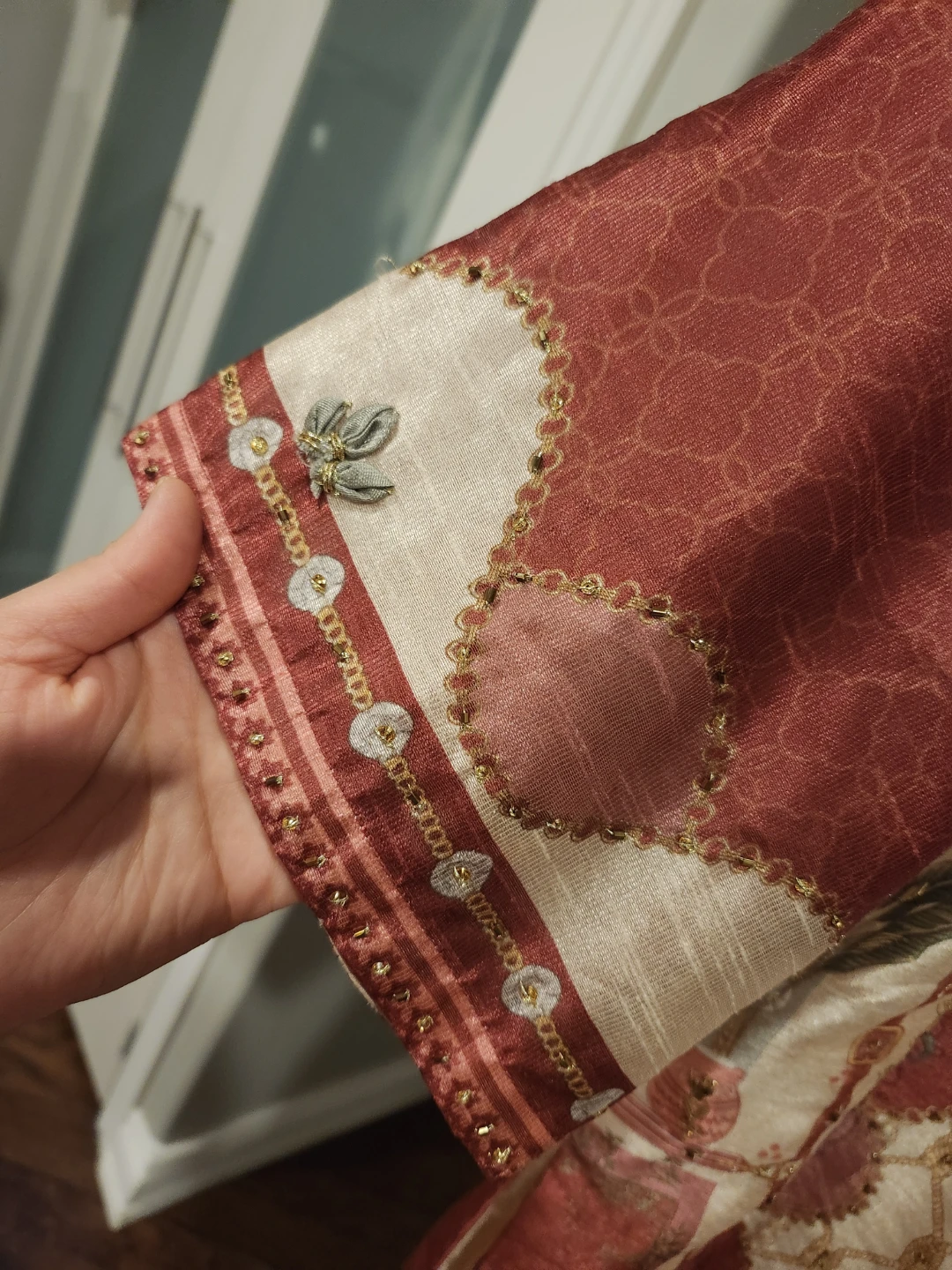 Women's Embroidered Kurti with Pants - photo 3