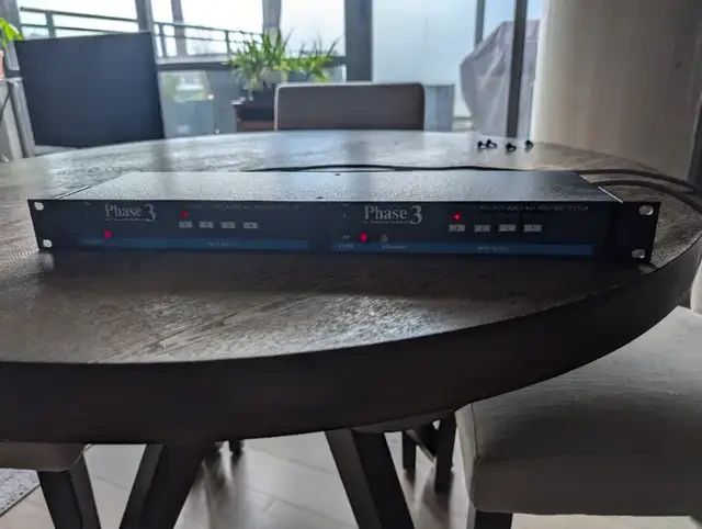 RS-41A 4x1 Audio and Video Routing System