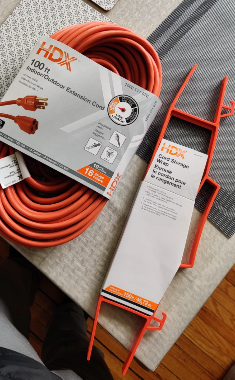HDX 100 ft Indoor/Outdoor Extension Cord with Holder