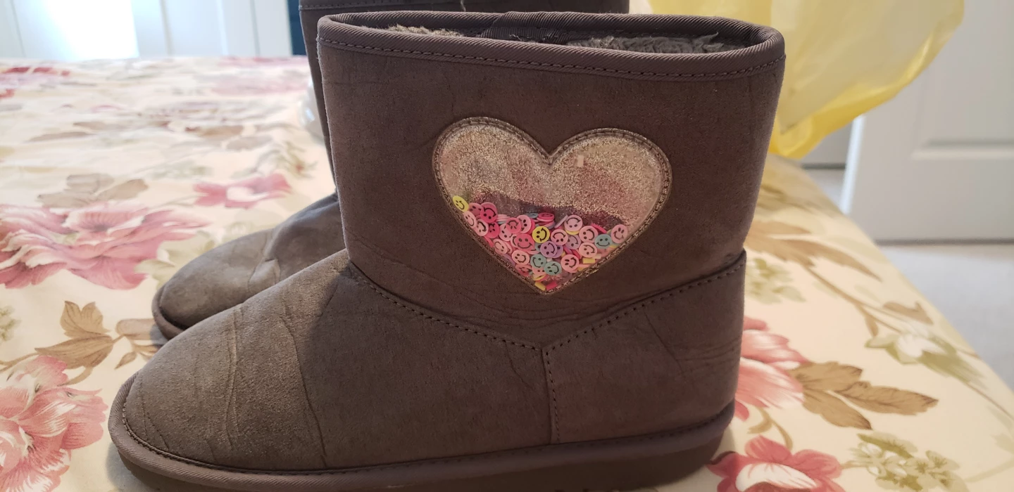 The Children's Place Grey Boots with Heart Appliqué size 2 - photo 2