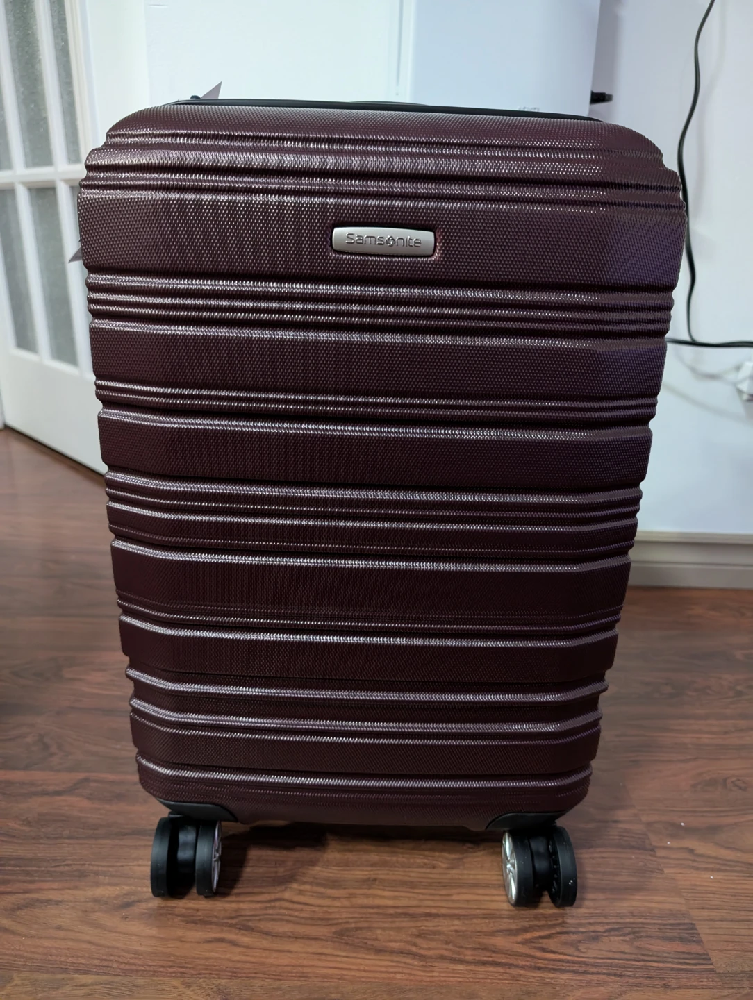 Samsonite Rhapsody 360 Spinner Carry-On Luggage - red