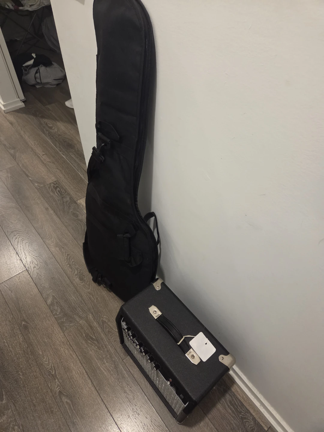 Squire guitar, amp and bag - photo 2