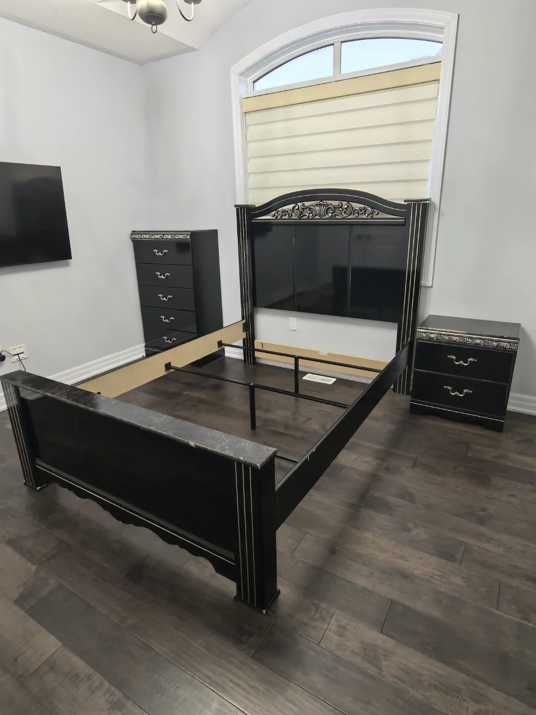 Black Ornate Bedroom Set - Bed, Dresser, Nightstands - photo 5