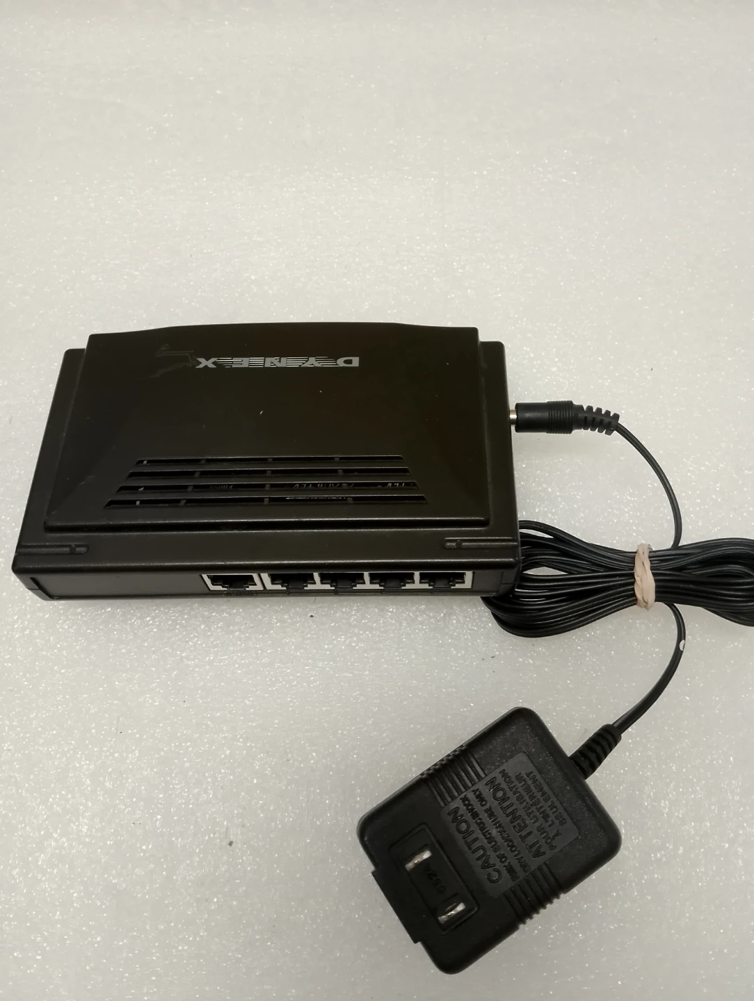 D-Link DFE-905 10/100 Fast Ethernet Switch