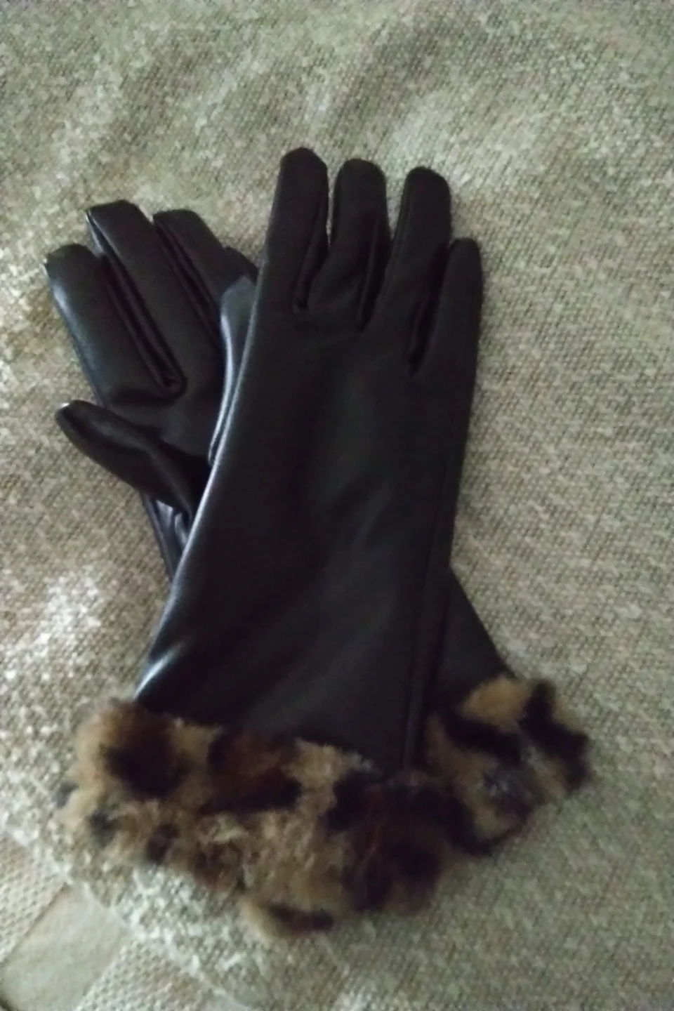 Le Chateau Express Black Faux Leather Gloves S/M