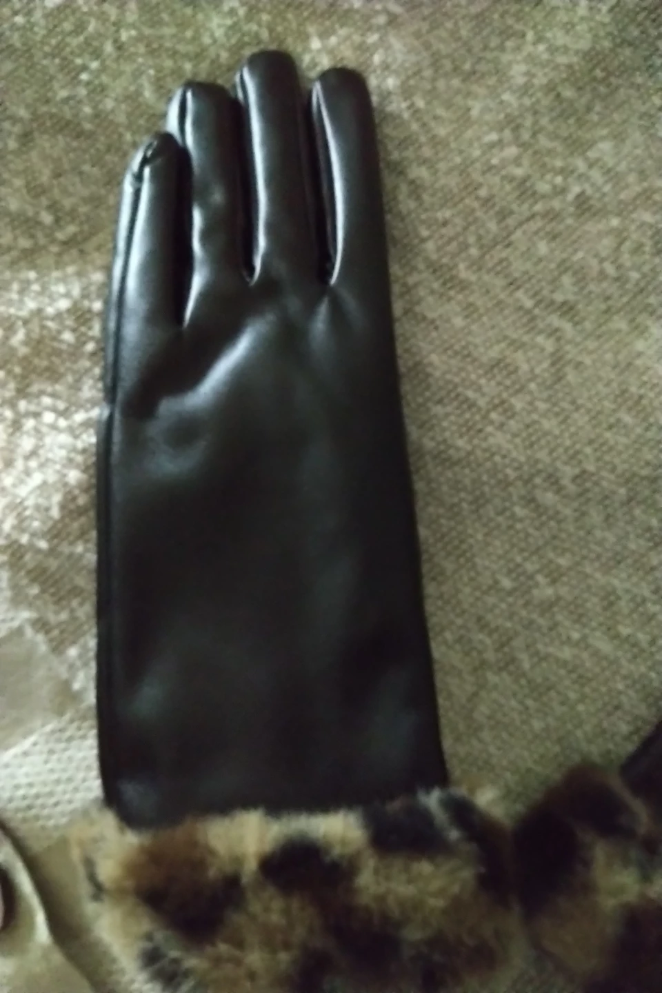 Le Chateau Express Black Faux Leather Gloves S/M - photo 5