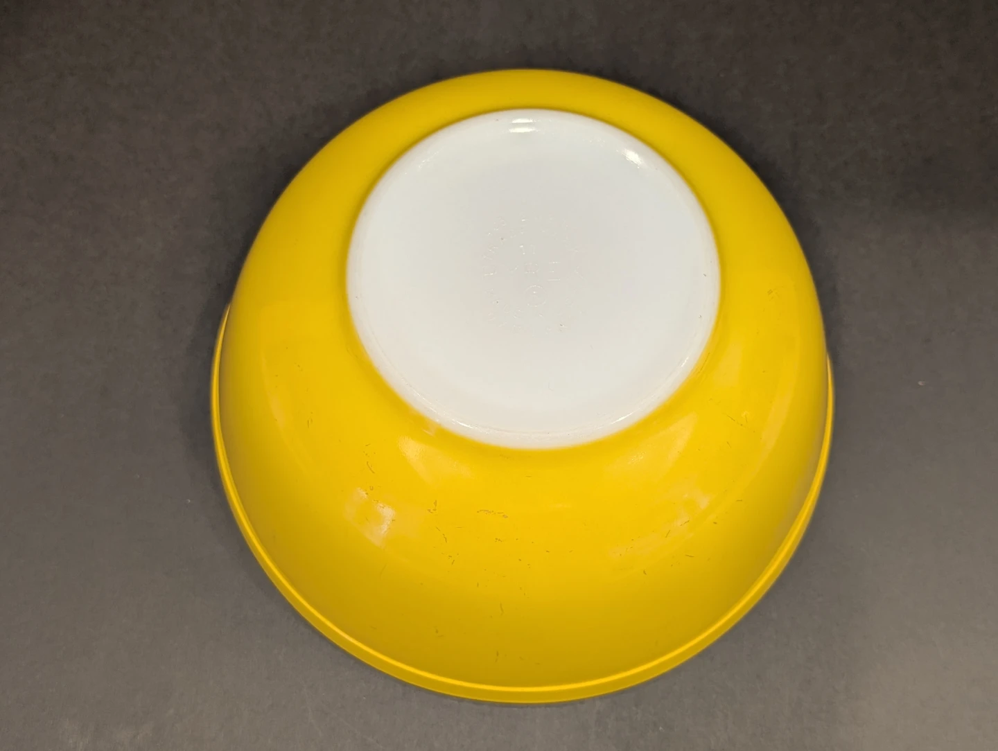 Vintage Pyrex 403 Mixing Bowl Yellow 2.5 Qt - photo 2