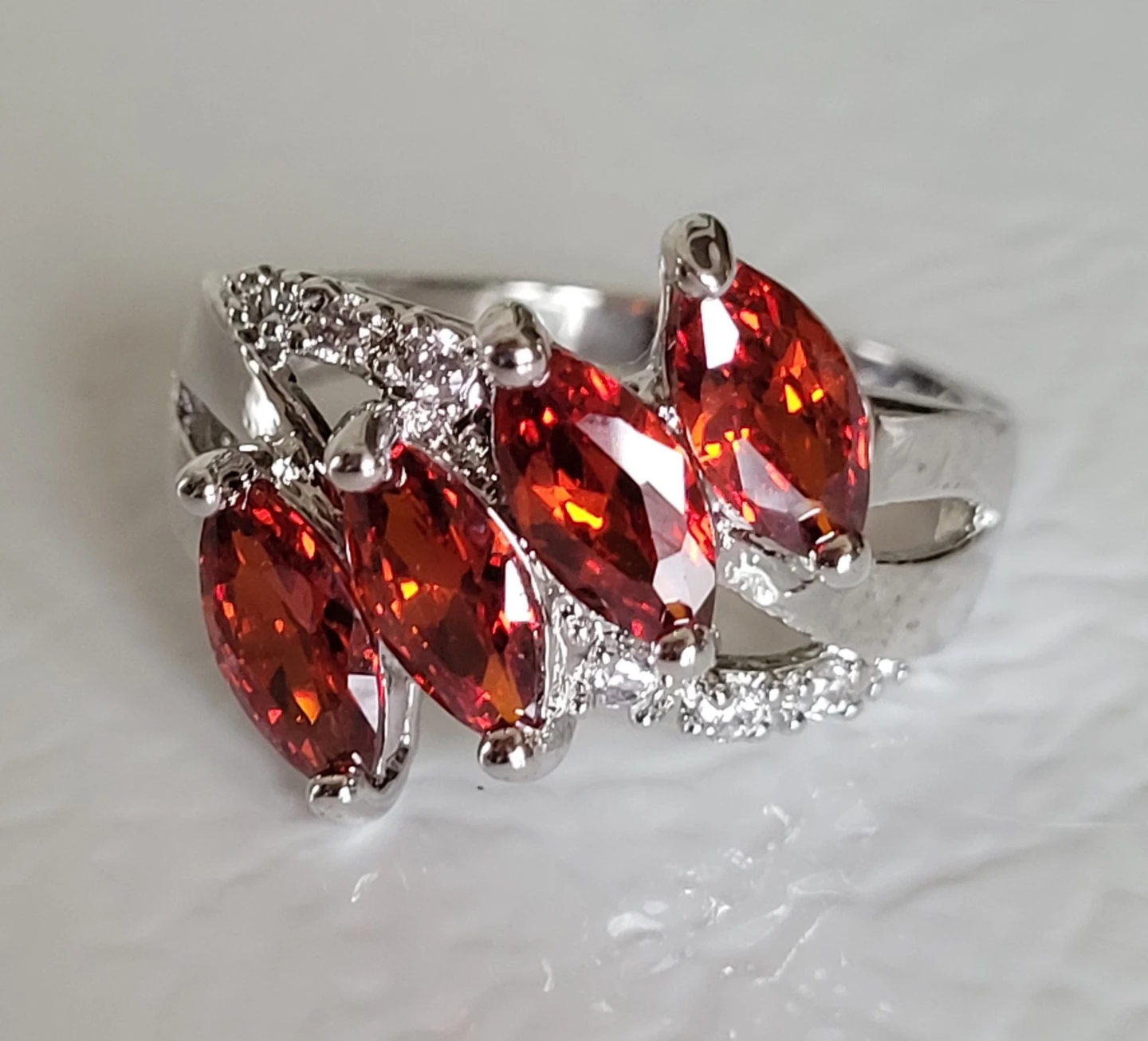 ♥️ Fashion Ring Size 7.5 Red