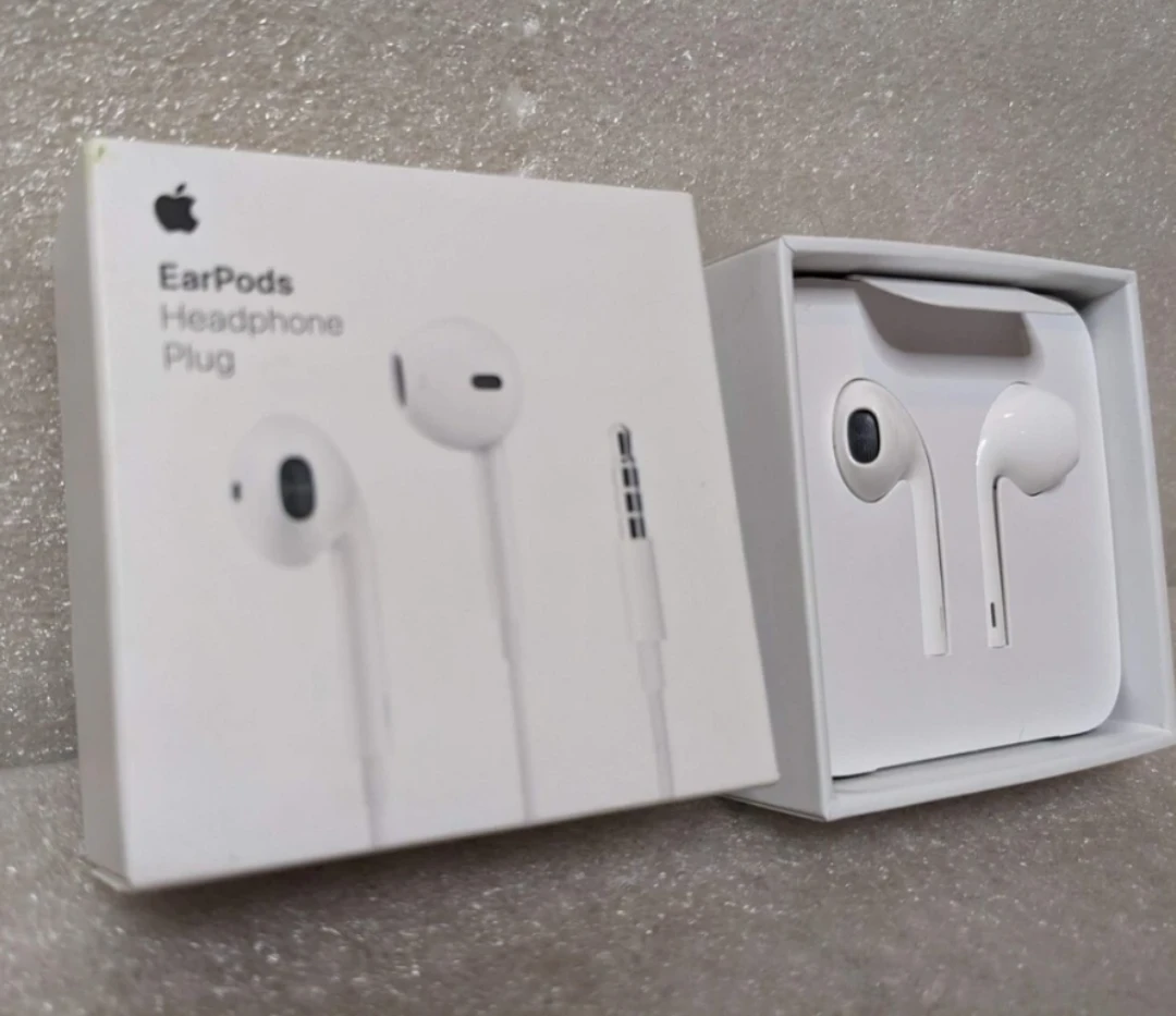 Apple EarPods with 3.5 mm Headphone Plug - New