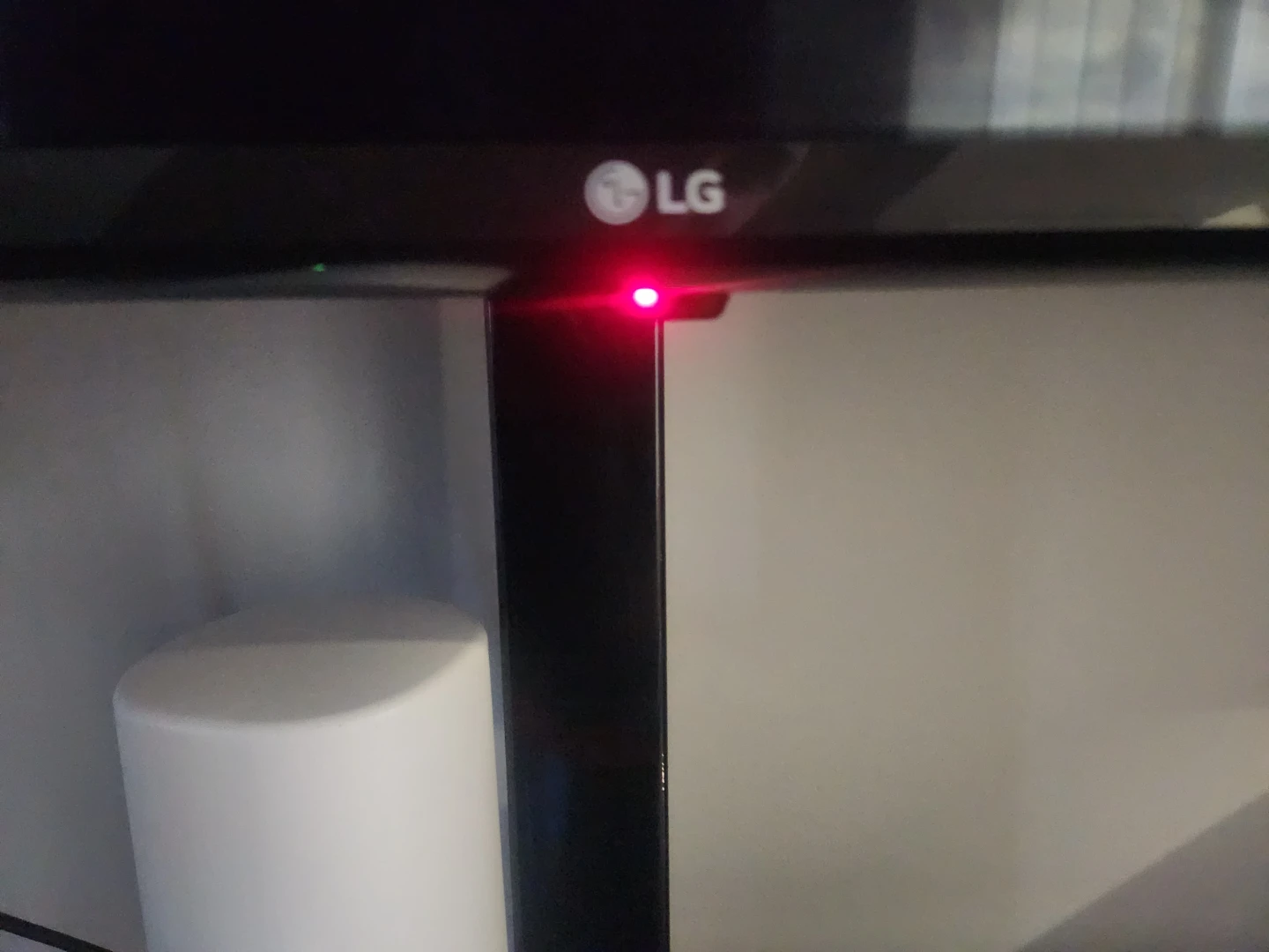 LG 60UJ6300 60" 4K UHD TV - photo 2