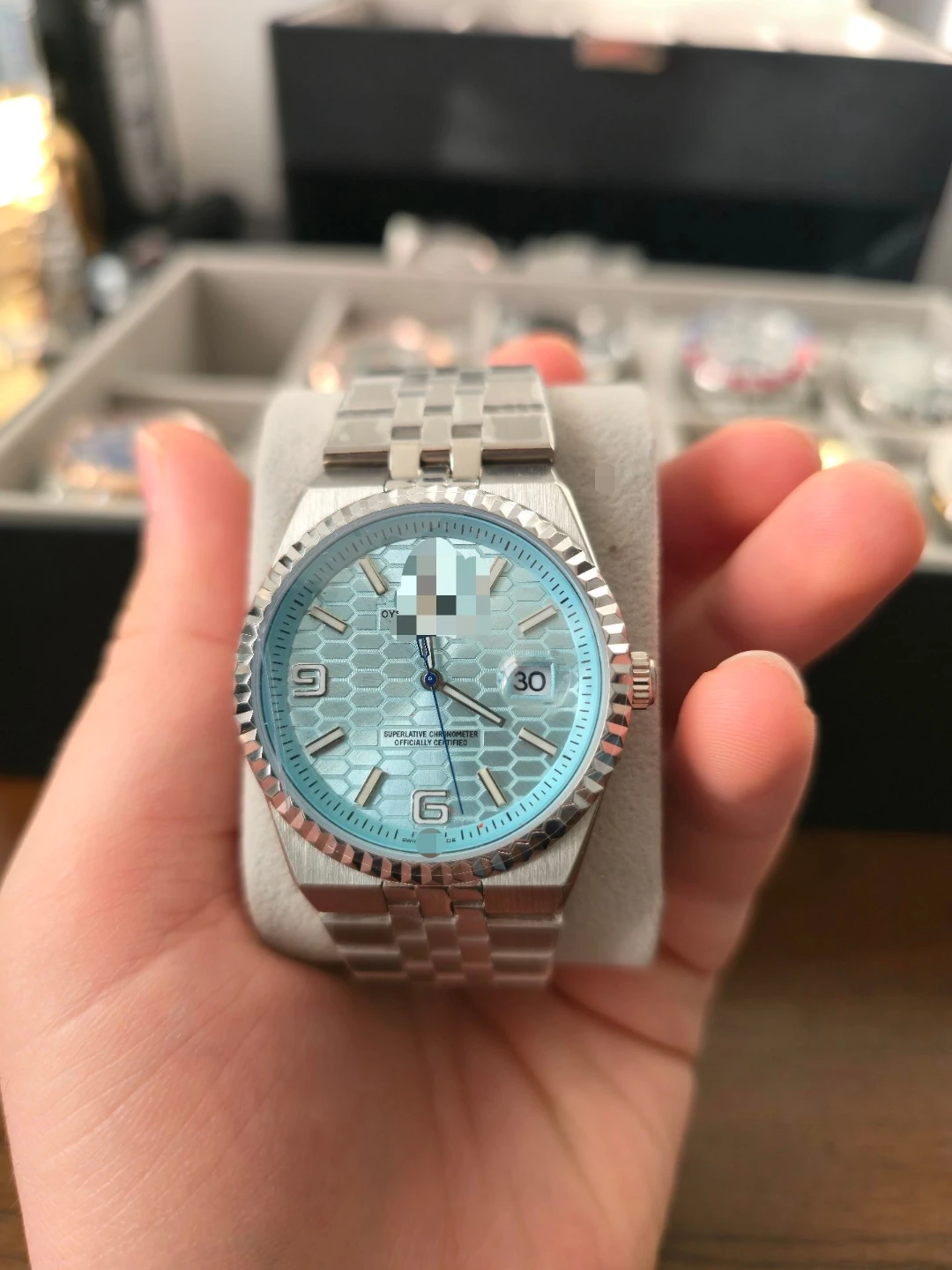 Mens luxury watch for sale W/ box and papers! - photo 3