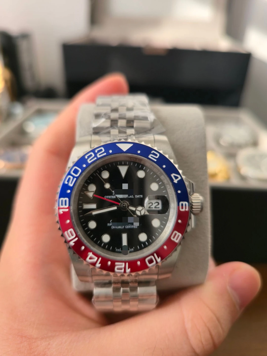 Mens luxury watch for sale W/ box and papers! - photo 4
