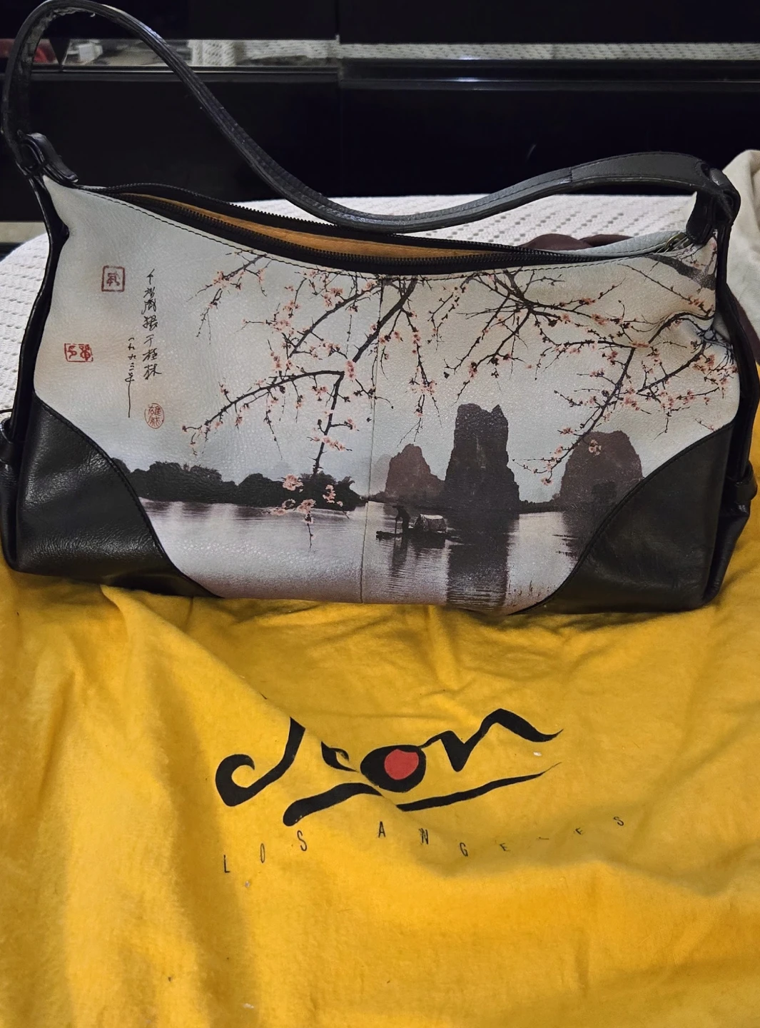 Icon Los Angeles Leather Shoulder Bag🥕