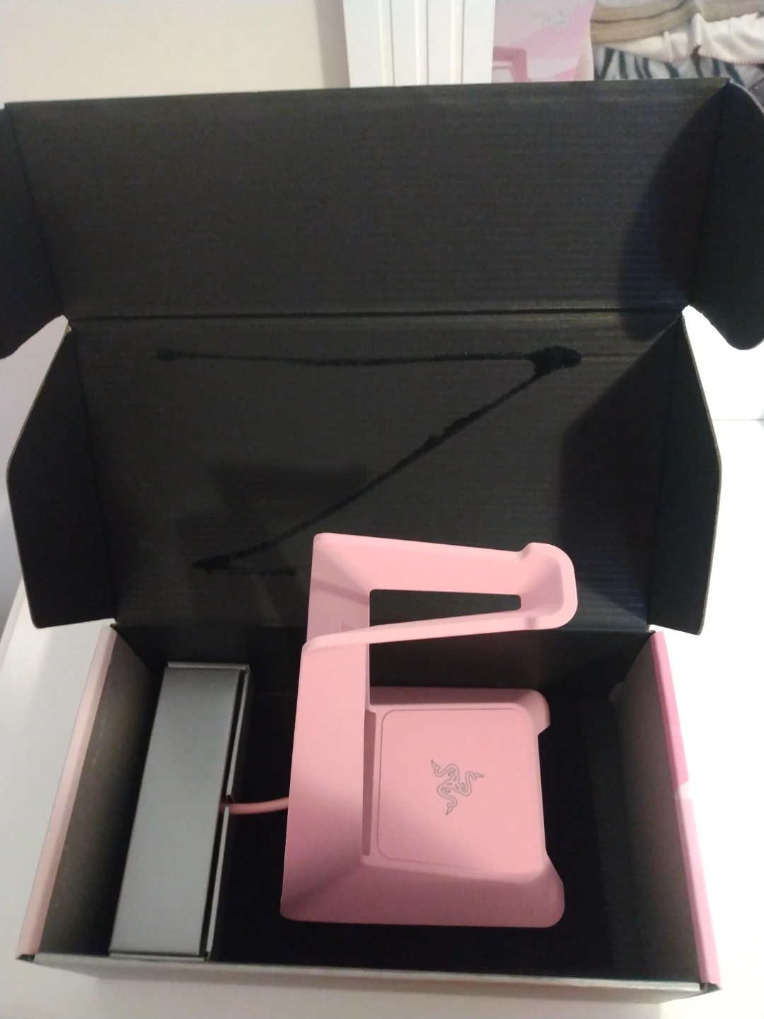 New Razer Chroma Headphone Stand - Quartz Pink