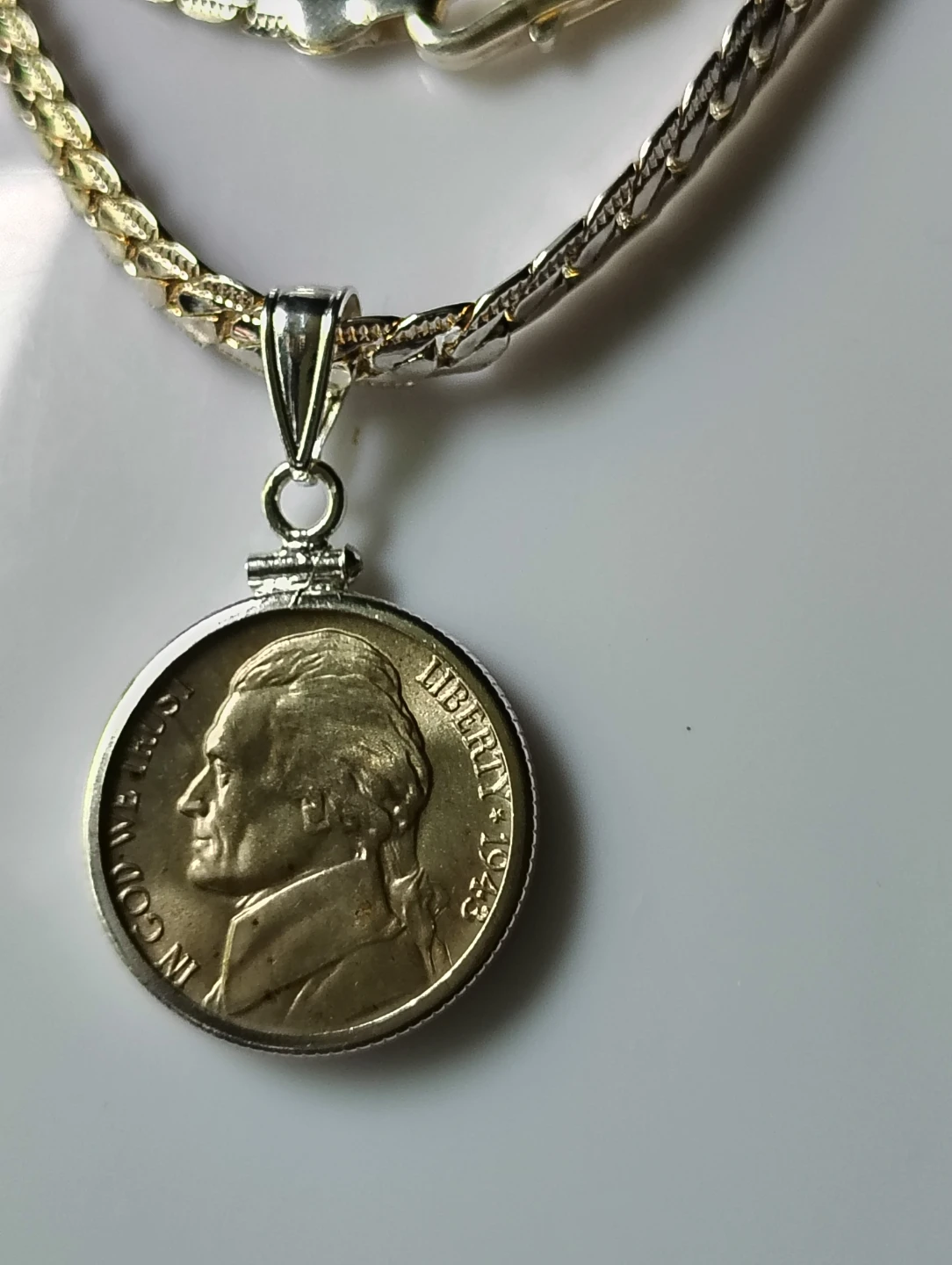 collar plateado con moneda 1943 silver Jeferson nickel. - photo 5