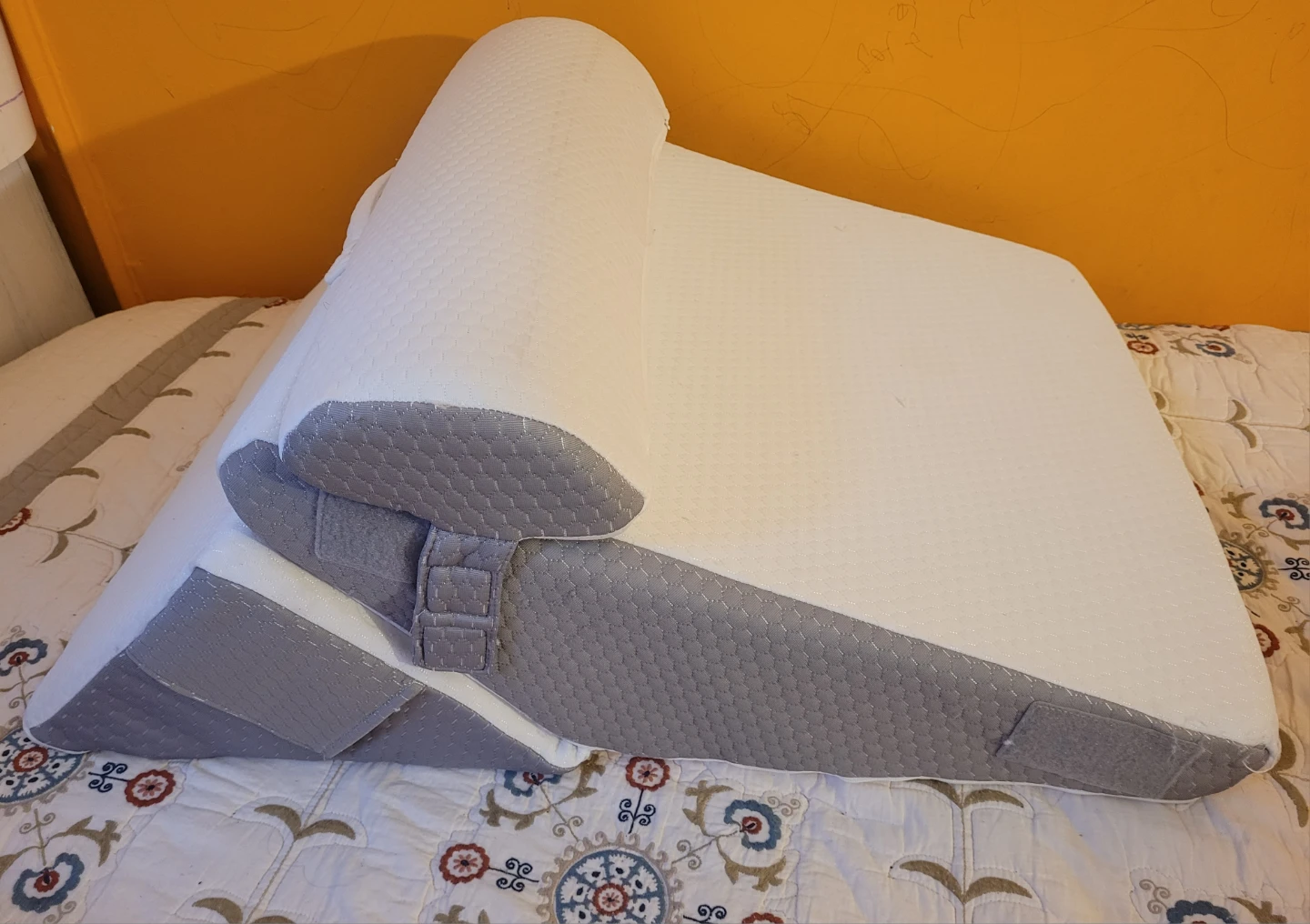 Adjustable Bed Wedge Pillow
