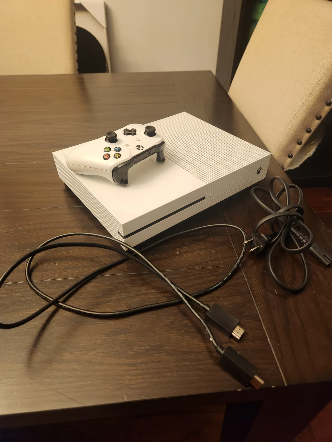 Xbox One S 500GB + Controller – $150 - photo 2