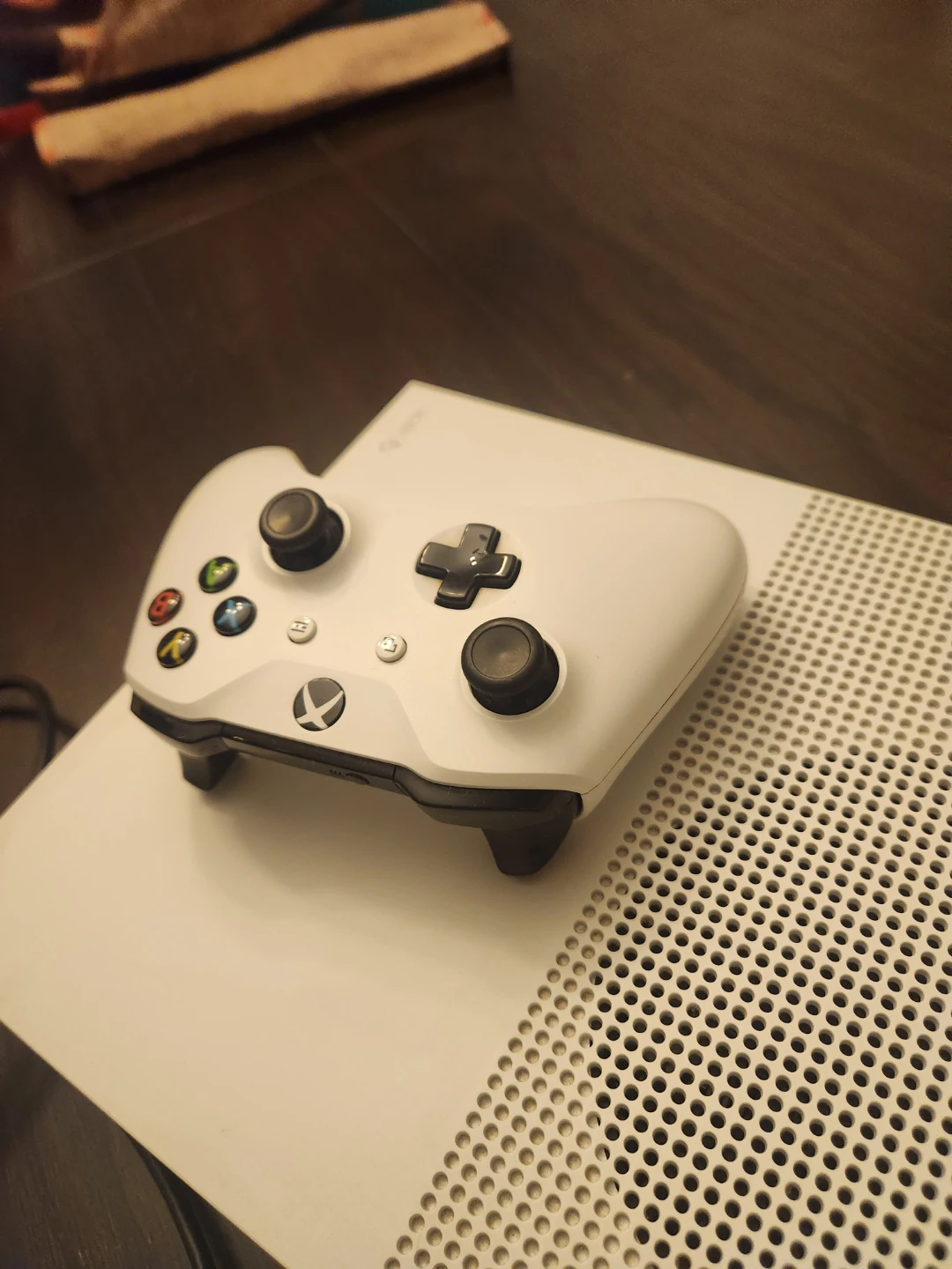 Xbox One S 500GB + Controller – $150 - photo 3