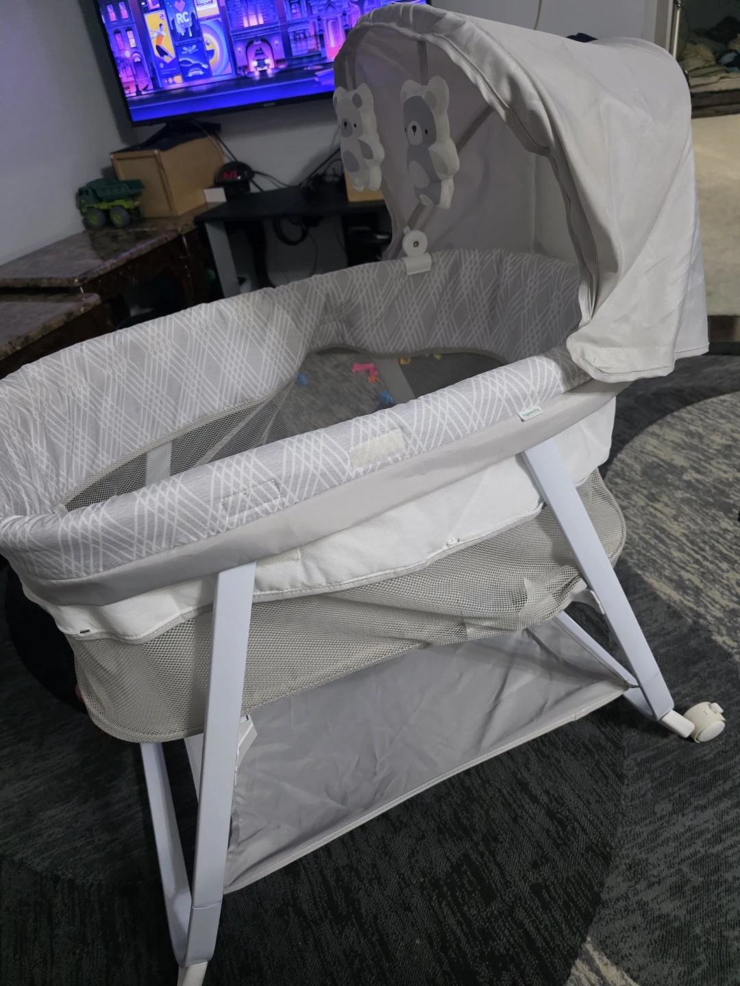 Like new Ingenuity Baby Bassinet - Grey and White - photo 5