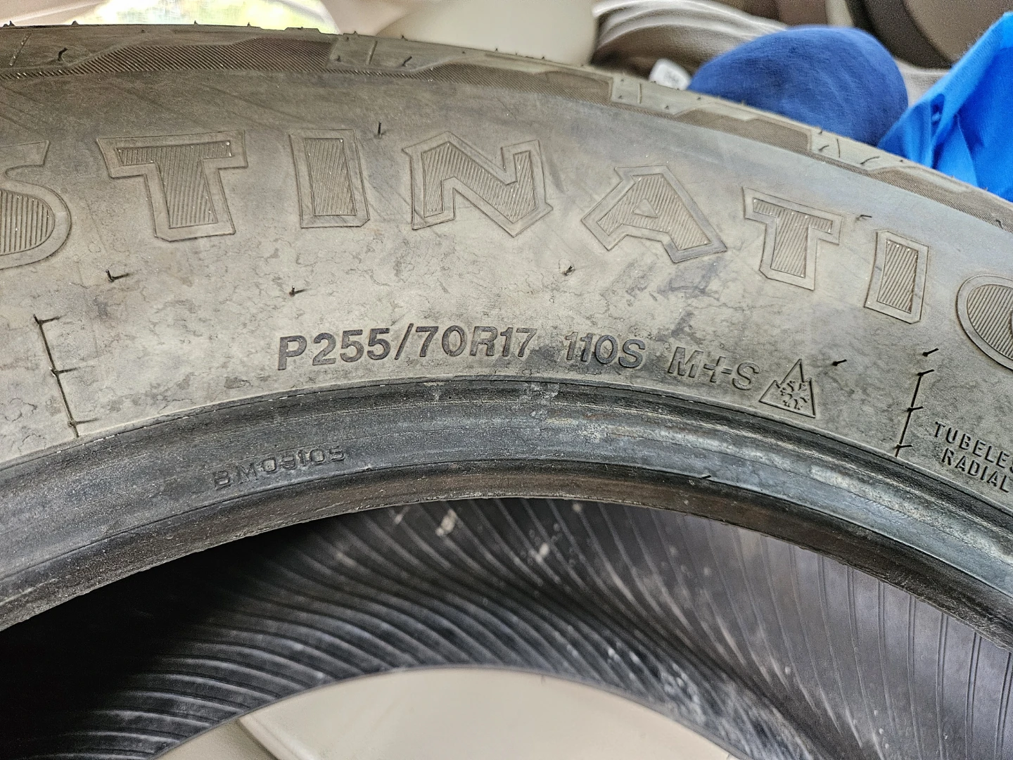 255 70 17in set of 4 matching winter tires - photo 3