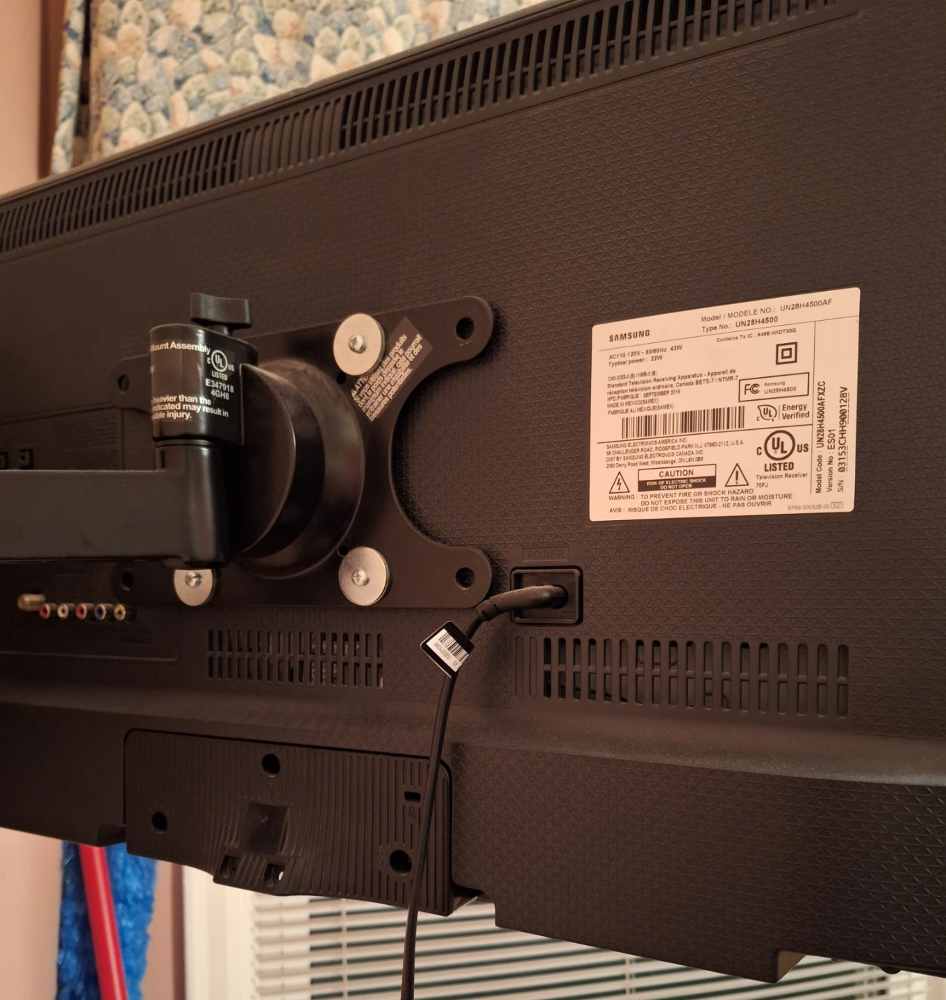 Samsung Series 4 - 32" LED Smart TV with swivel mounting bracket - photo 3