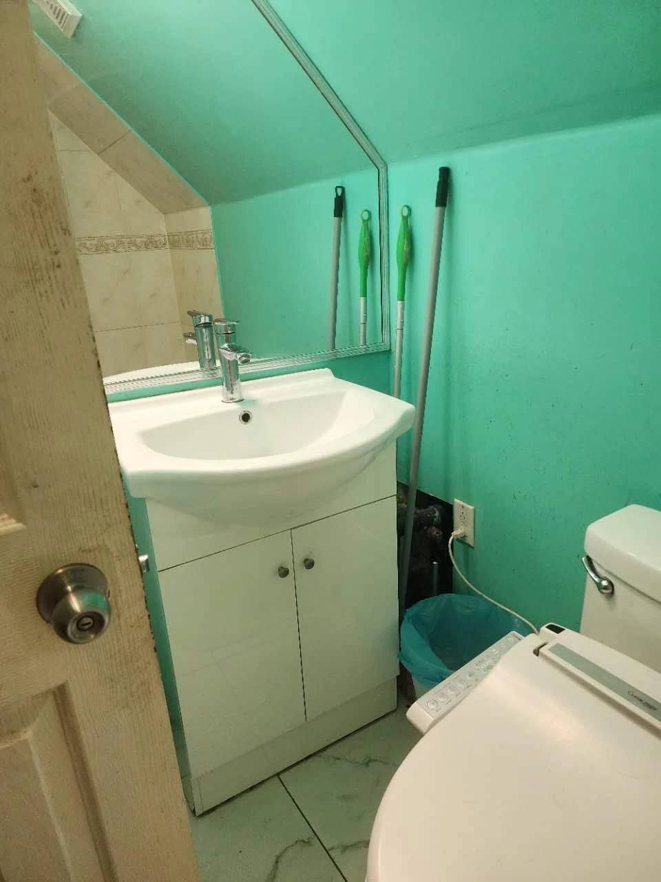 Cozy Room for Rent in Joyce-Collingwood $780