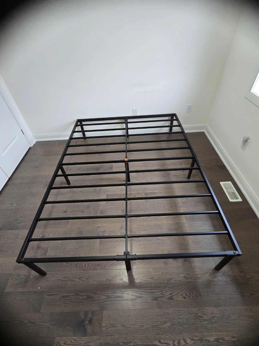 Queen Metal Bed Frame (Black)