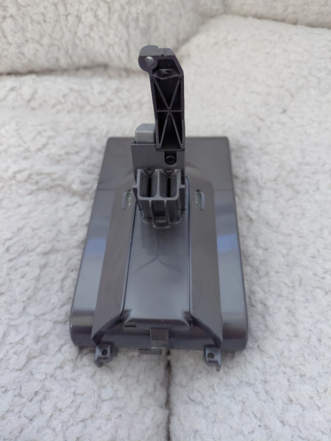 Dyson SV10 Vacuum Cleaner Battery - photo 3