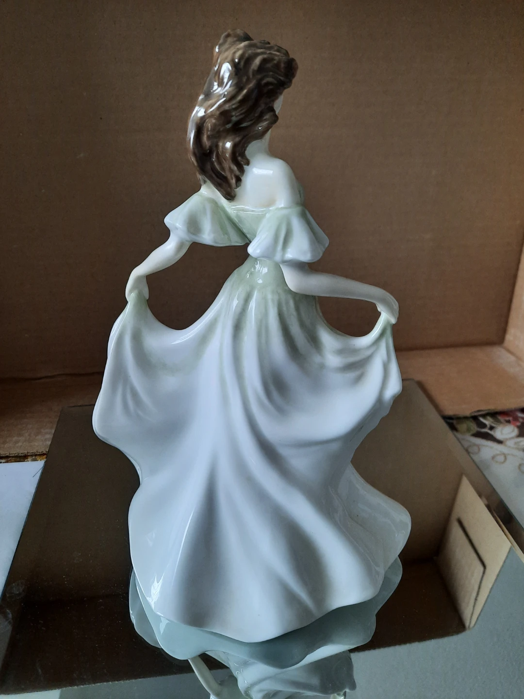 Royal Doulton HN 3305 "MADISON" Figurine - photo 3