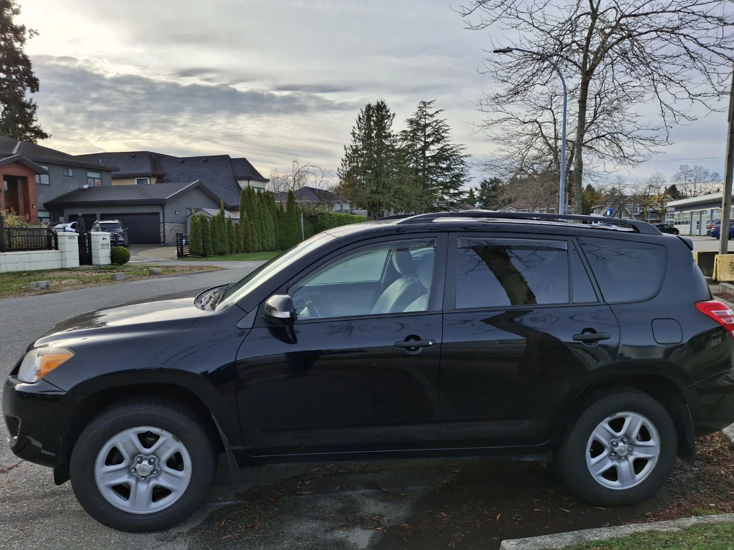2009 Toyota RAV4 - V6 - photo 2