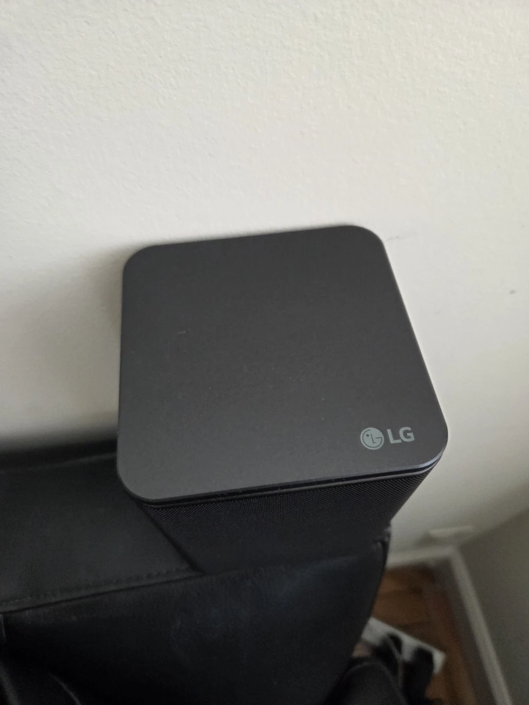Smart TV and sound bar with Rear Speaker kit - photo 3
