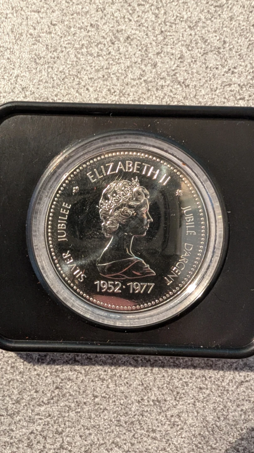 Canada Dollar 1977 Silver Jubilee Coin - photo 3