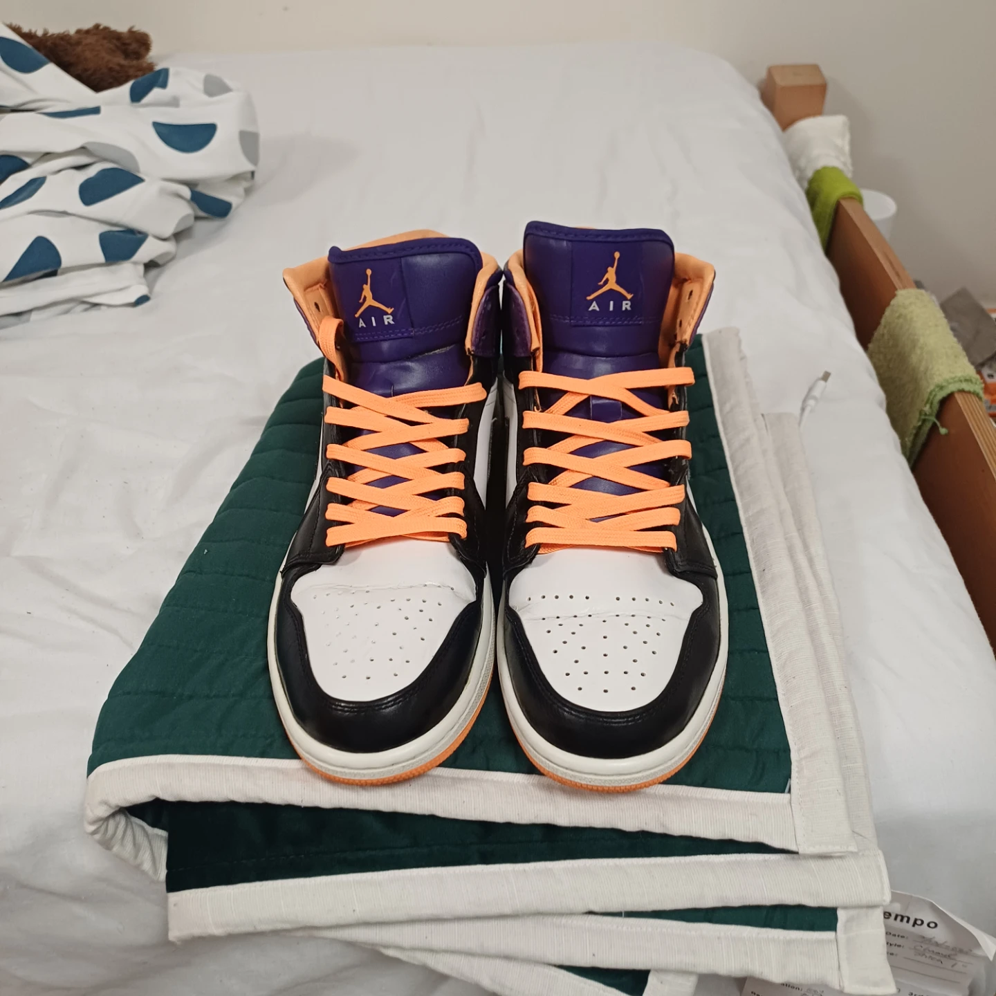 Air Jordan 1 Mid SE Sneakers