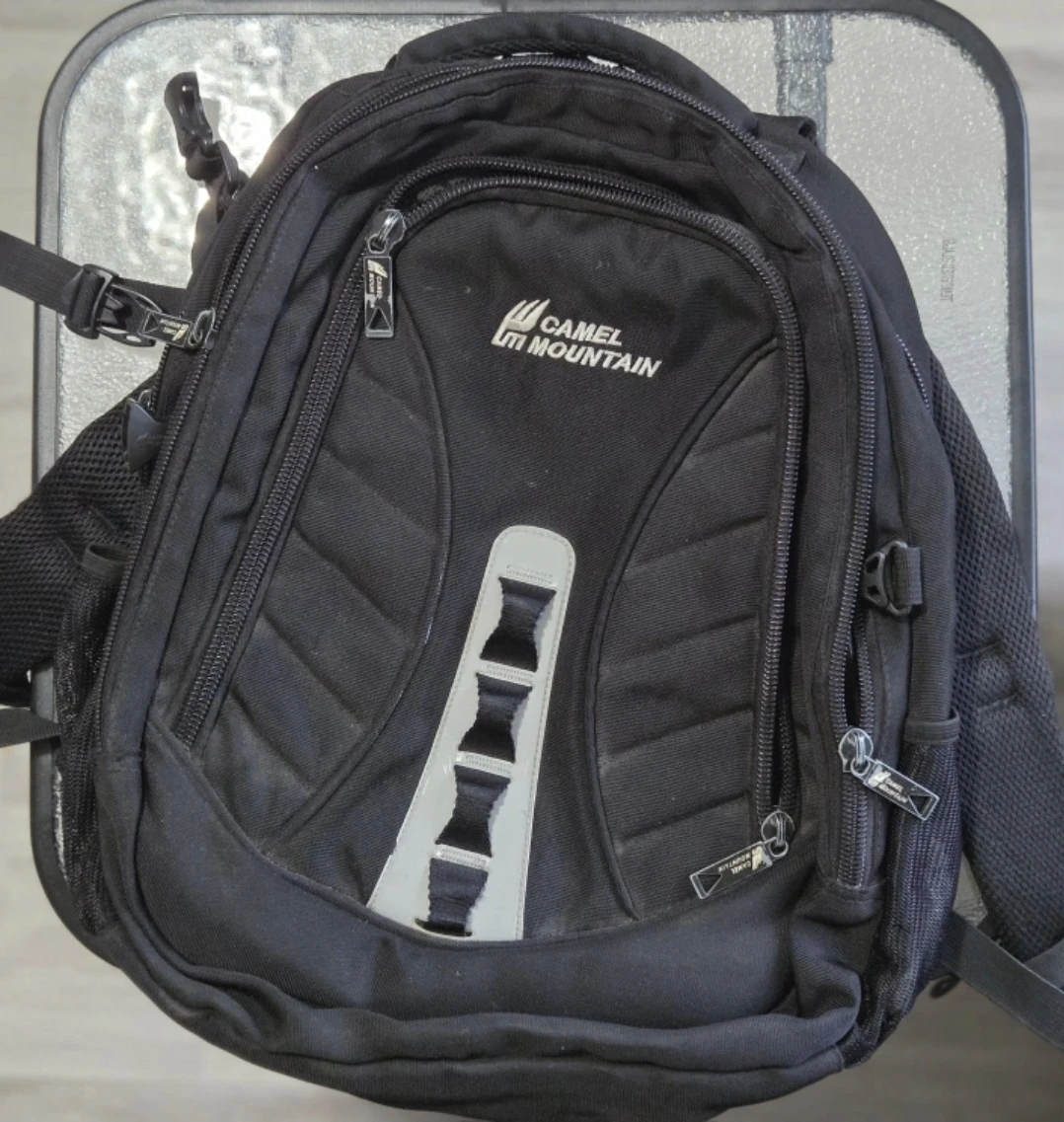Camel Mountain Black Backpack