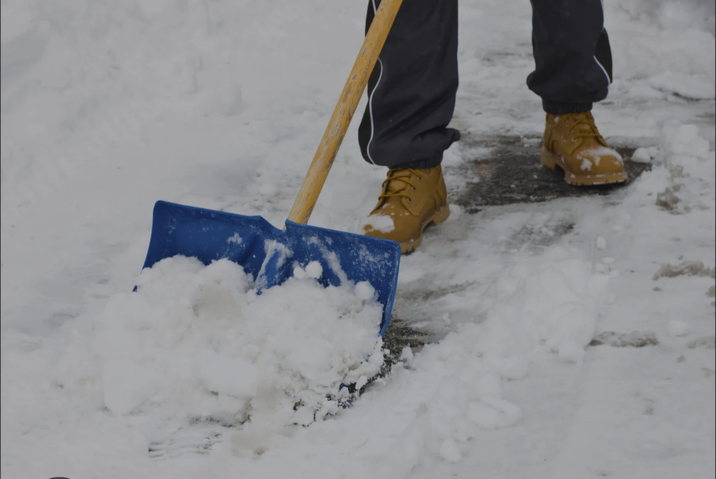 Snow removal and helps moving - photo 2