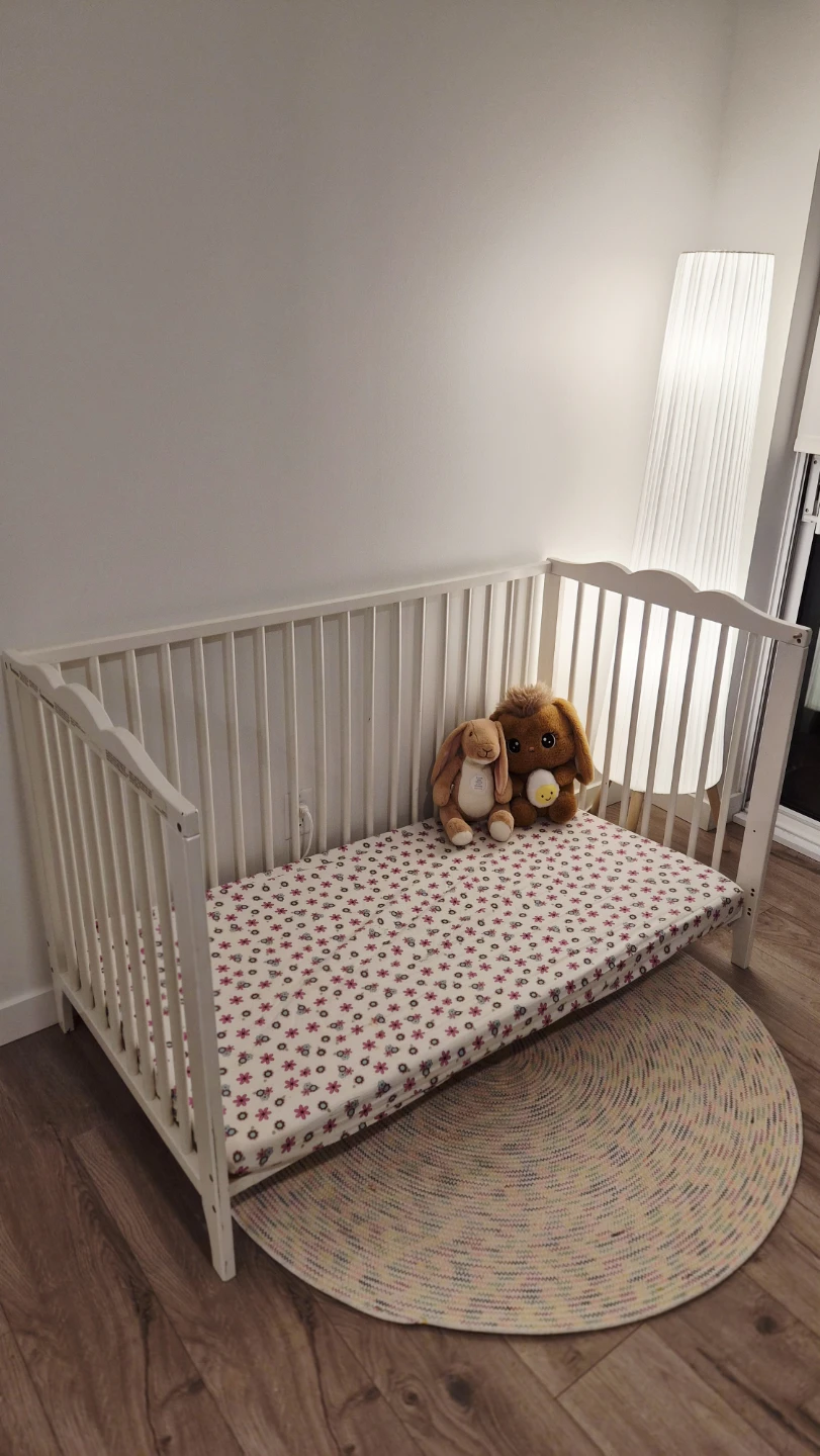 Baby Crib / Toddler Bed + mattress – Excellent Condition - photo 2