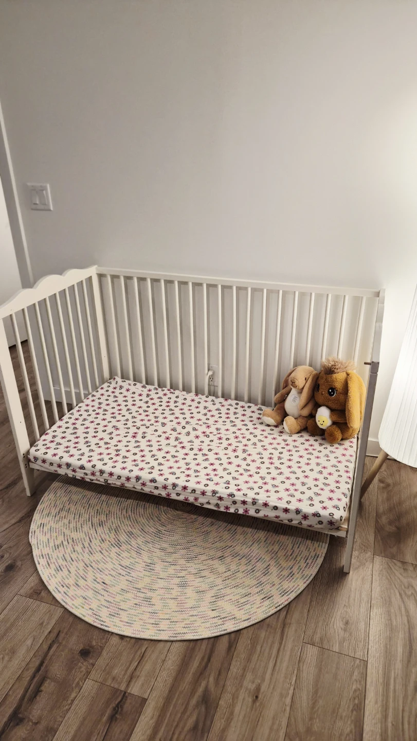 Baby Crib / Toddler Bed + mattress – Excellent Condition - photo 3