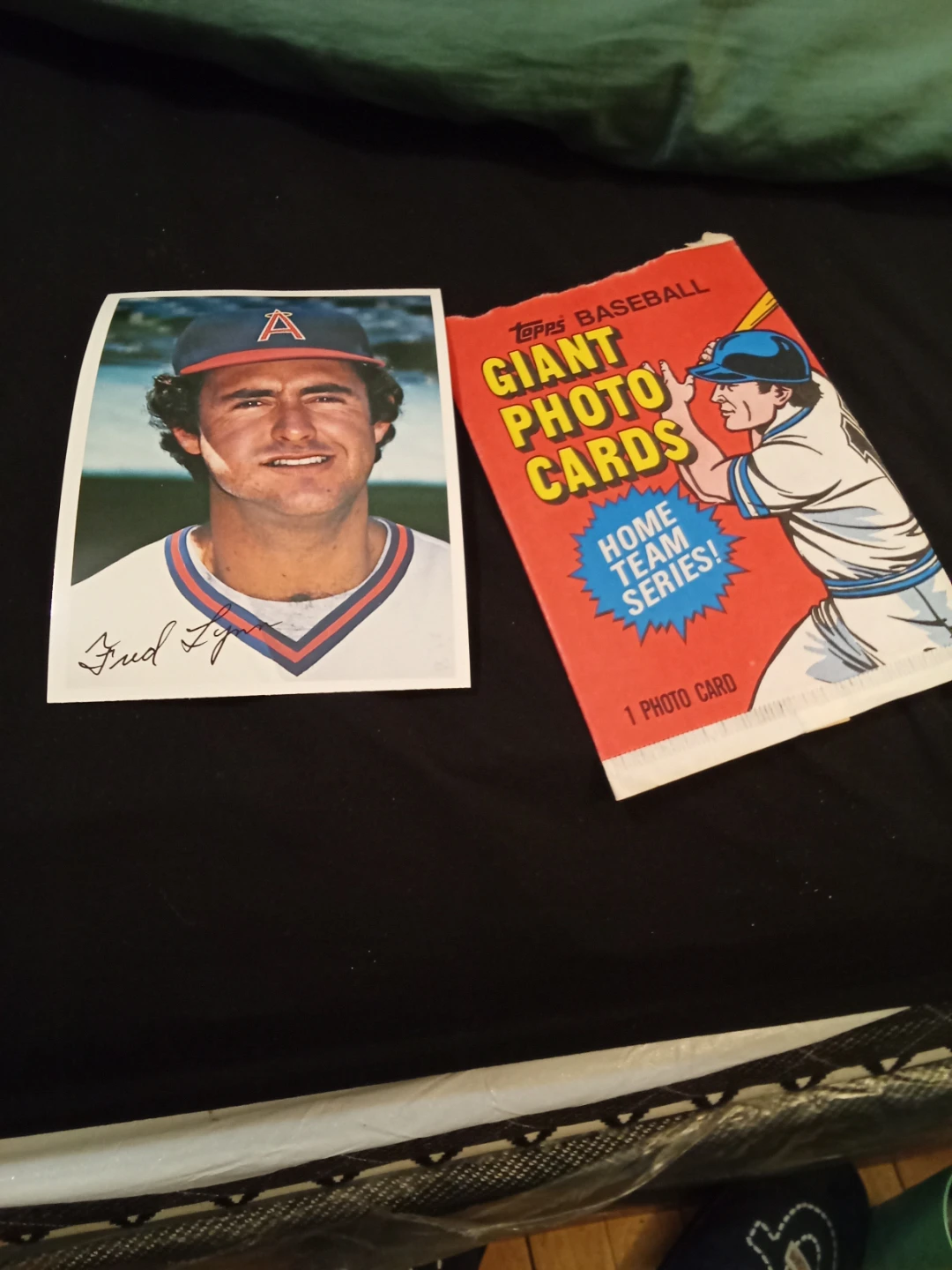 Topps Baseball Giant Photo Cards Unopened Pack with Fred Lynn
