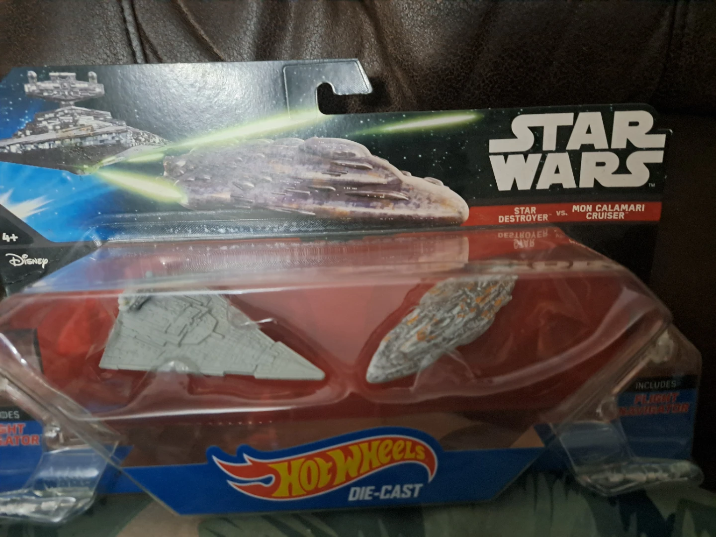 Hot Wheels Star Wars Star Destroyer vs. Mon Calamari Cruiser